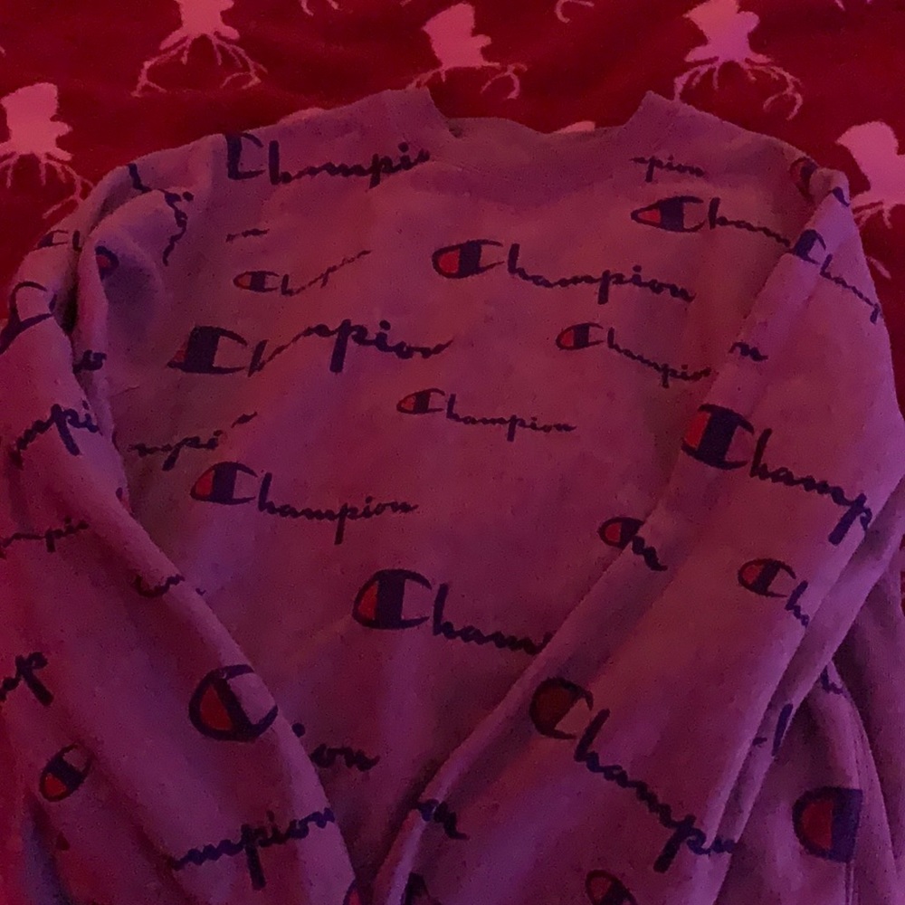 champion crewneck sweatshirt very comfortable and baggy.